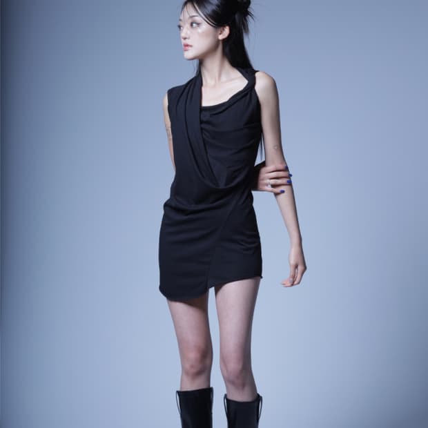 딥인블루 drape dress top black