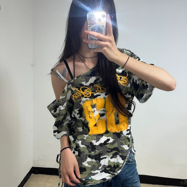 00's Camo grunge one-shoulder tee