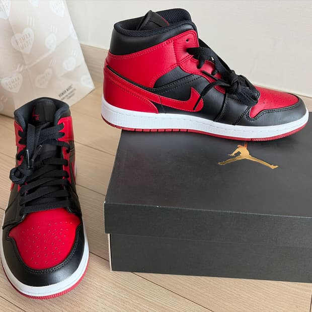 나이키 에어조던1 미드 블랙/짐 레드-화이트