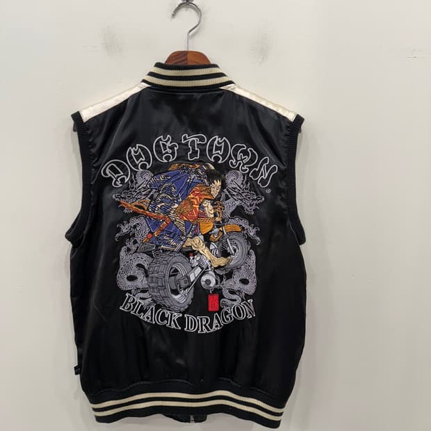 DOG TOWN 집업 스카쟌 베스트입니다.