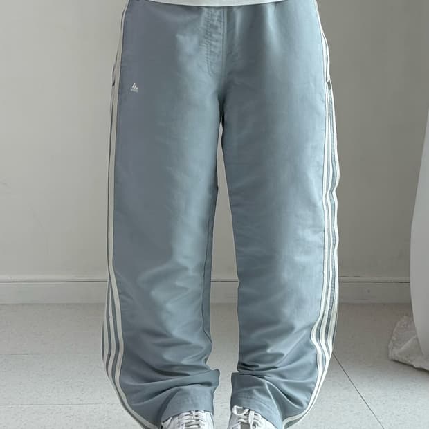 아디다스 뮤트 하늘 트랙팬츠