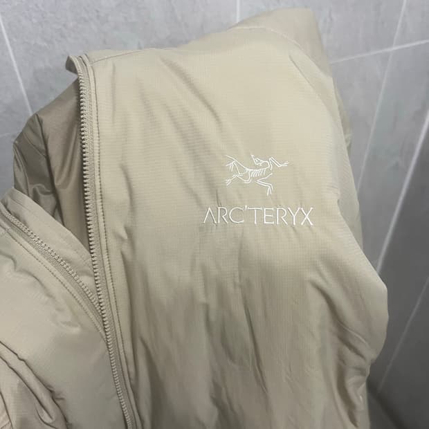 L 아크테릭스 아톰 LT 후디 자켓