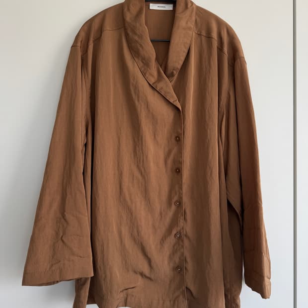 문달 숄카라 셔츠