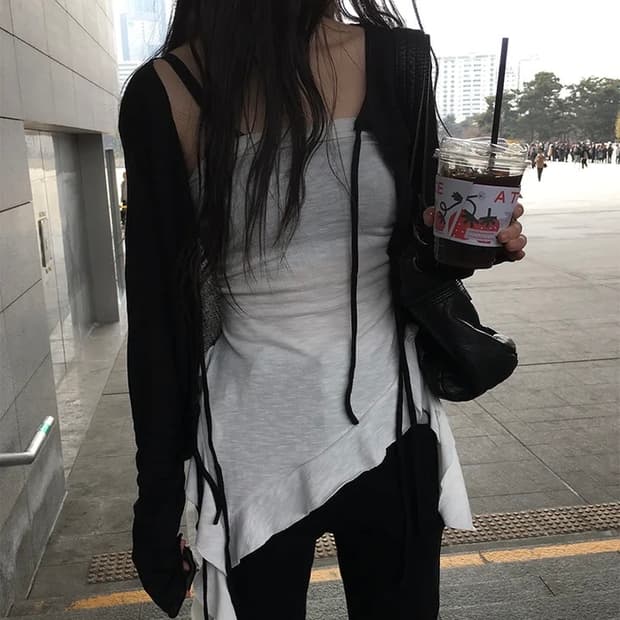 애니원모어 언발 러플 프릴 탑