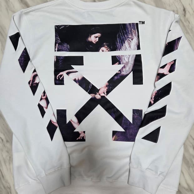 오프화이트 카라바지오 애로우 맨투맨