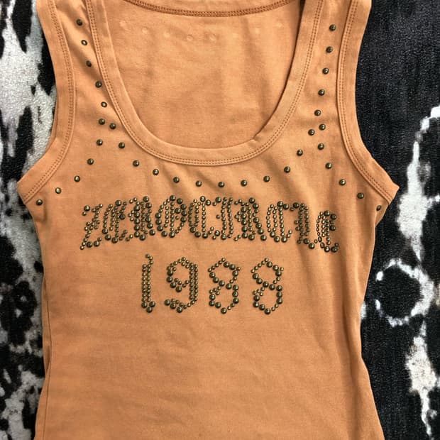 00's Y2K 스터드 레터링 슬리브리스