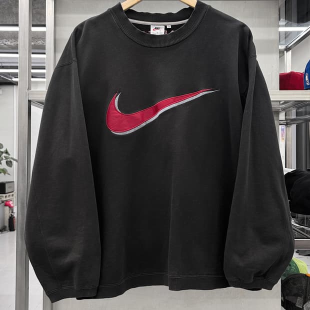 나이키 90s 빅스우시 스웻 셔츠 블랙