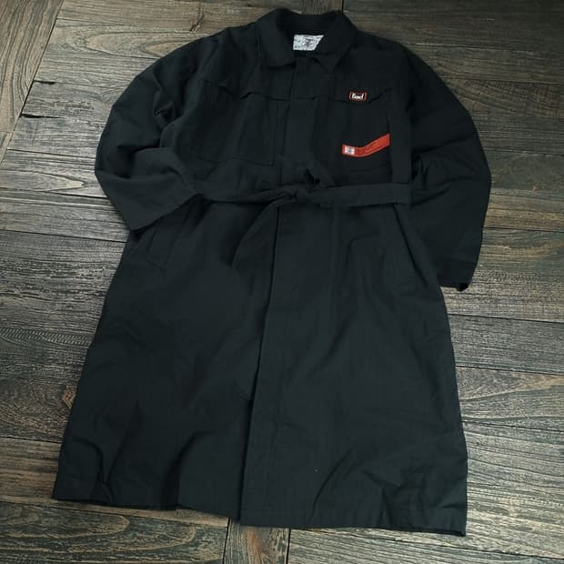 [배드인배드] 로고 자수 벨티드 오버핏 트렌치 코트 블랙 M18813