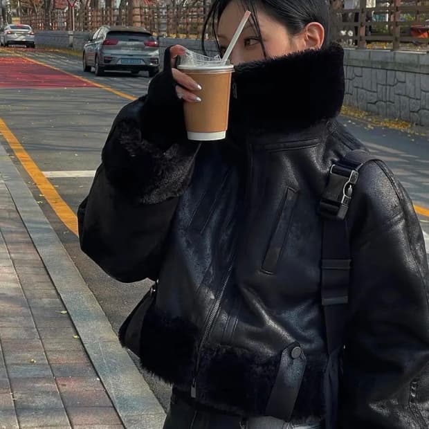 트리밍버드 볼드크롭 무스탕