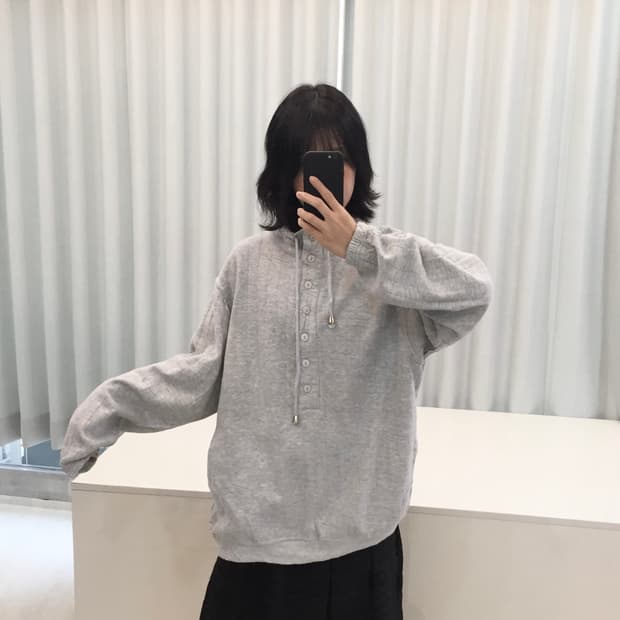 하이넥 버튼 기모 루즈핏 스웨트셔츠