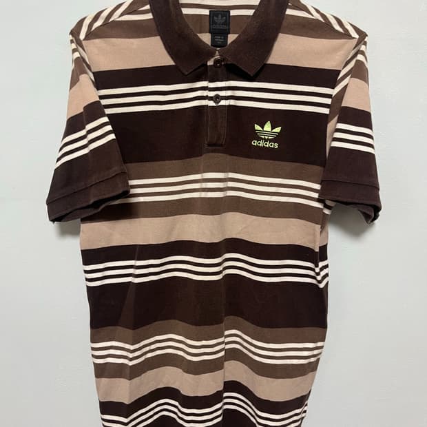 아디다스 스트라이프 반팔 카라티 브라운