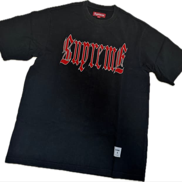 Supreme old English s/s top black - 24SS