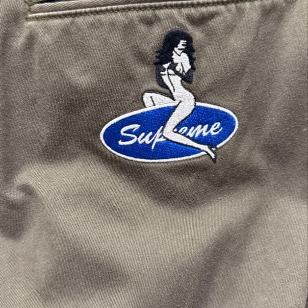 슈프림 핀업 걸 치노 팬츠 올리브