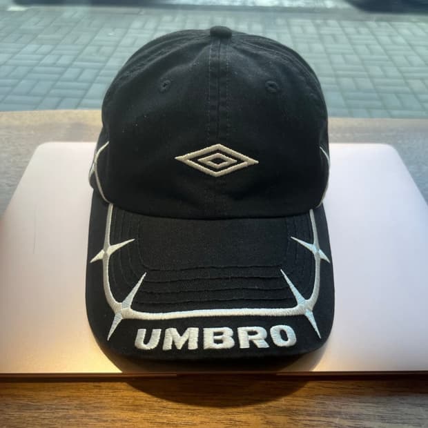 엄브로 슬램잼 콜라보 볼캡