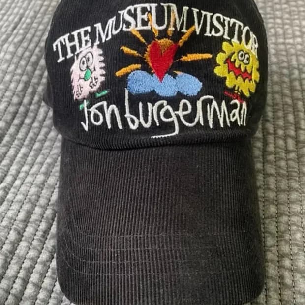 더뮤지엄비지터 존버거맨 블랙 코듀로이 볼캡