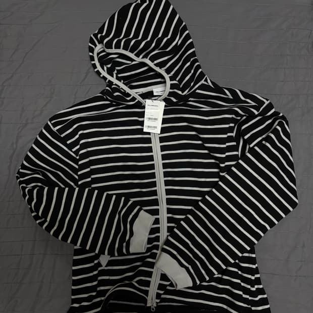 필루미네이트 스트라이프 스트링 세미 크롭 후드 집업
