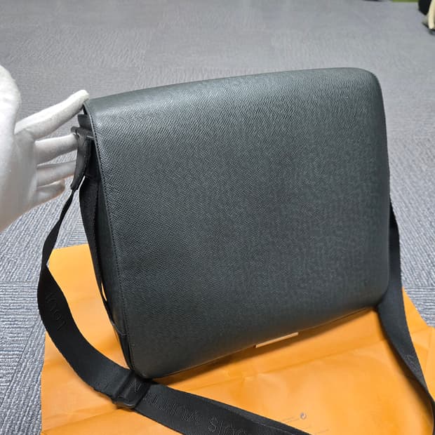 [특가][정품] 루이비통 타이거 디스트릭트 메신저백