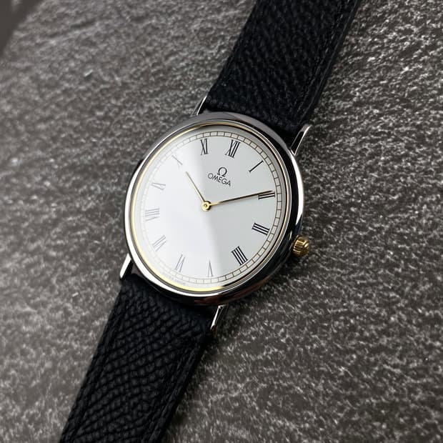 OMEGA round gold line watch unisex