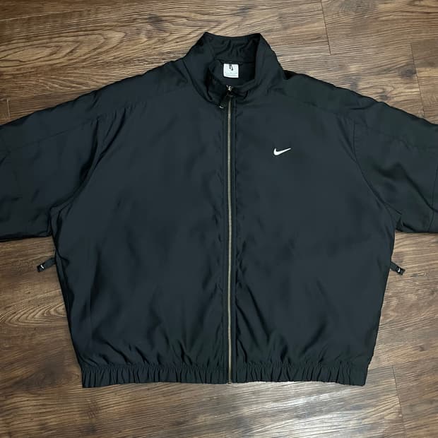 나이키 NRG 솔로 스우시 사틴 봄버 자켓 블랙 블리치드 코랄