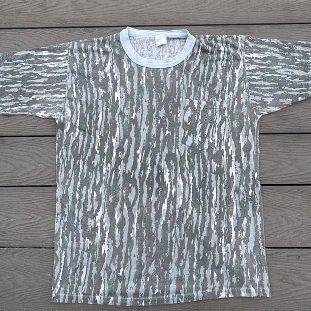 70s? 80s? Real tree camo pocket tee