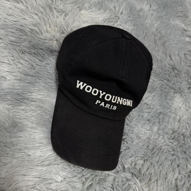 우영미 블랙 볼캡 모자 