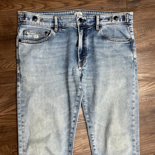 CP컴퍼니 파이브포켓 슬림핏 데님 팬츠