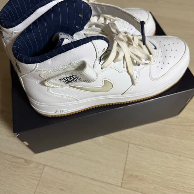 나이키 NYC 에어포스 미드 