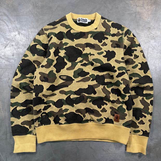 베이프 황계 스웻셔츠