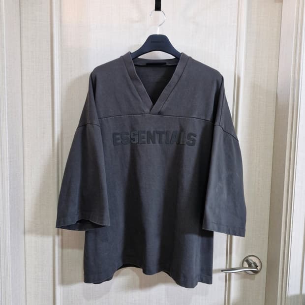 피어오브갓 에센셜 V넥 차콜 L사이즈