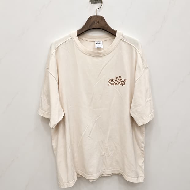 100,L )) NIKE 나이키 곰돌이 반팔티셔츠! 뒷면 짱 예뻐요~
