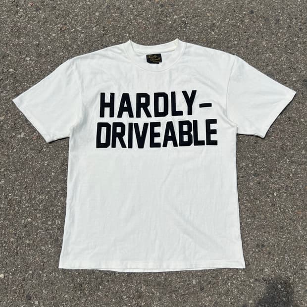 Hardly-Driveable 티셔츠
