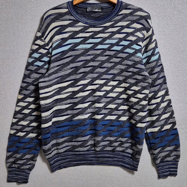 L (100) 미쏘니 블루 패턴 니트 