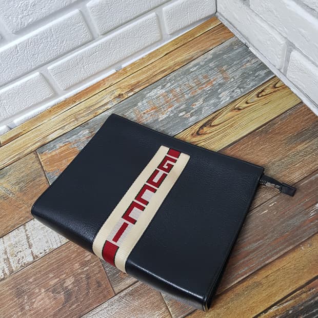 [정품] 구찌 로고밴드 레더클러치 블랙