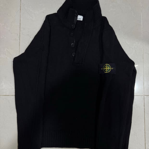 [당일출고,L사이즈] 스톤아일랜드 램스울 반집업 니트