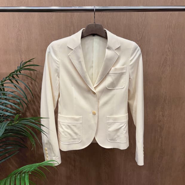 띠어리 울 스트레치 테일러드 자켓 노치드 라펠 카라 디테일 아이보리