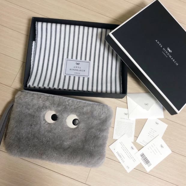 정품 안야힌드마치 정가90만 양털 클러치 가방 핸드백 미니백 아크네 마쥬