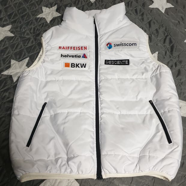 데상트 재팬 스위스스키 경량 패딩 조끼 (XL)