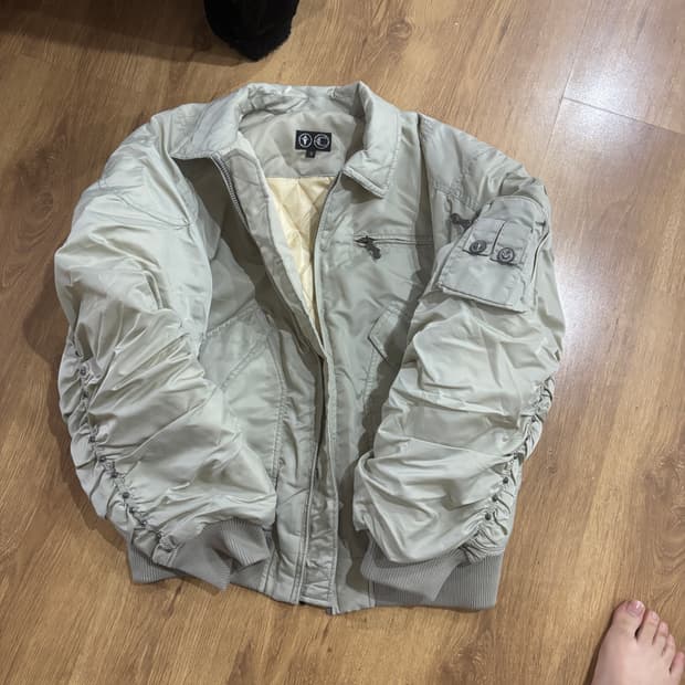 떠그 클럽 / 베이지 스터드 항공 점퍼 / 3 xl 105