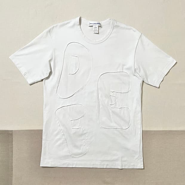 꼼데가르송 컷아웃 아플리케 티셔츠 comme des garcons