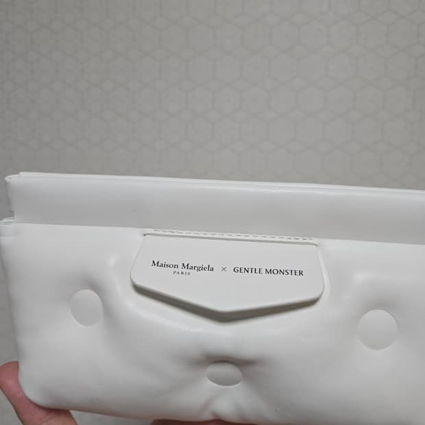 젠틀몬스터 X 메종마르지엘라 케이스