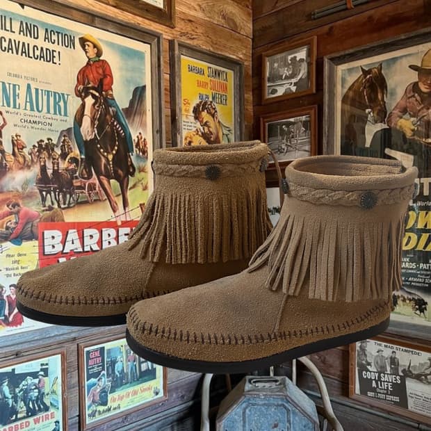 미네통카 부츠 (230) AB1371