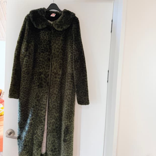 쉬림프 페이크퍼 코트