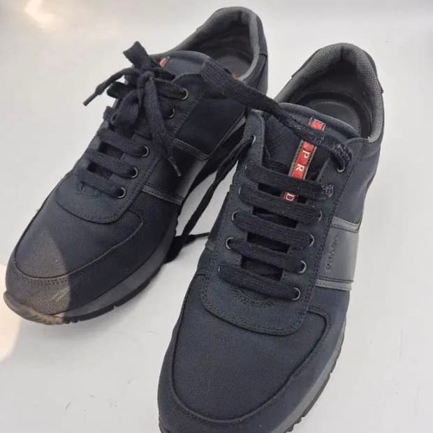 [정품] 프라다 러너 레더 패치 스니커즈 네이비 260