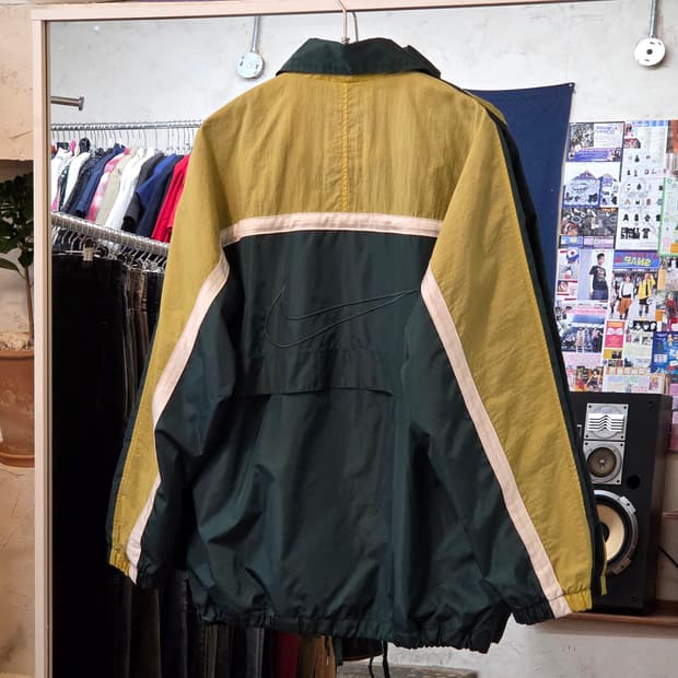 나이키 빅스우시 그린 오버핏 바람막이