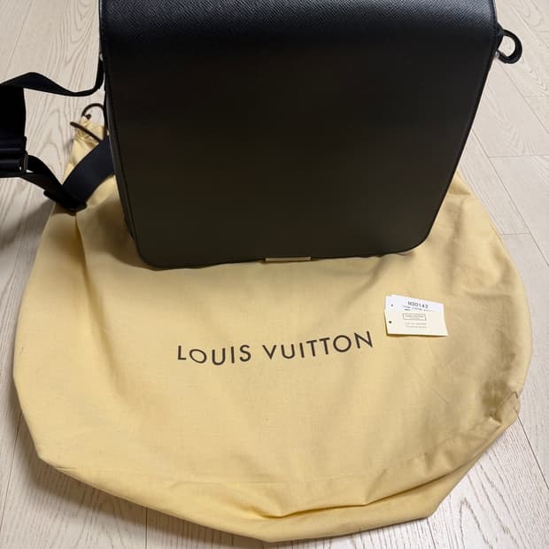 Louis Vuitton Viktor (M30142)