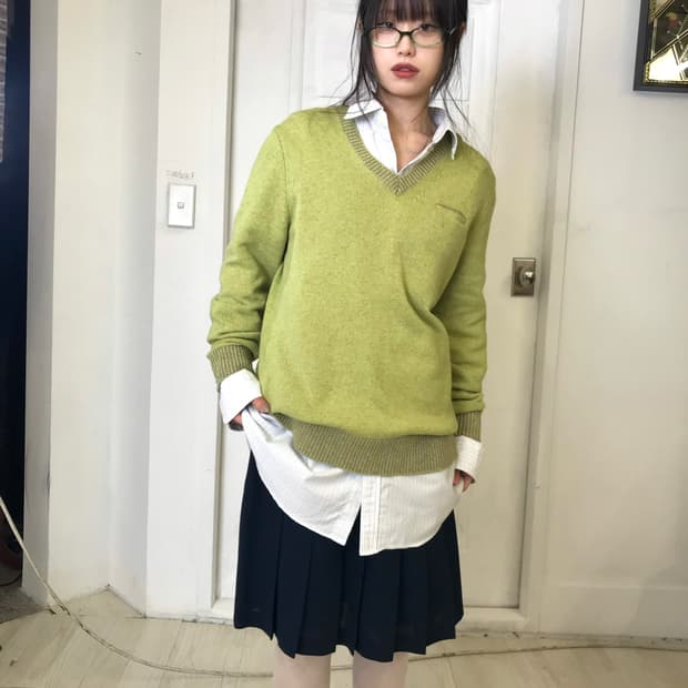 빈티지 올리브 v넥 니트