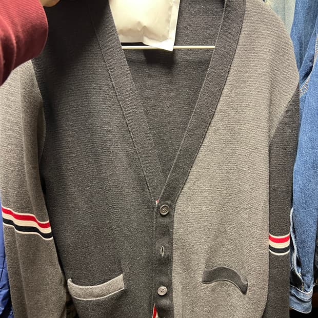 톰브라운 코튼 브이넥 암밴드 그레이 가디건