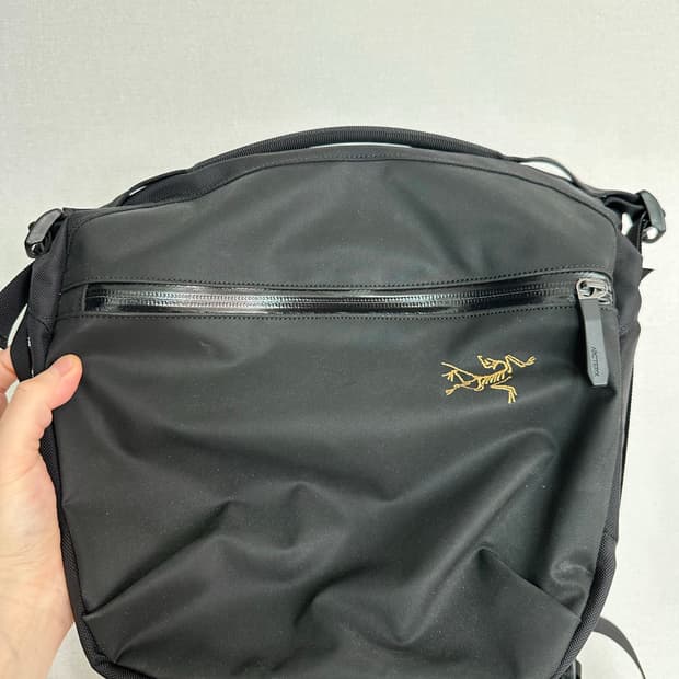 아크테릭스 아로8 숄더백 블랙