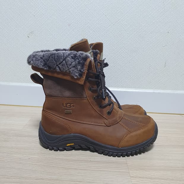 어그 아디론댁 비브람 부츠 260