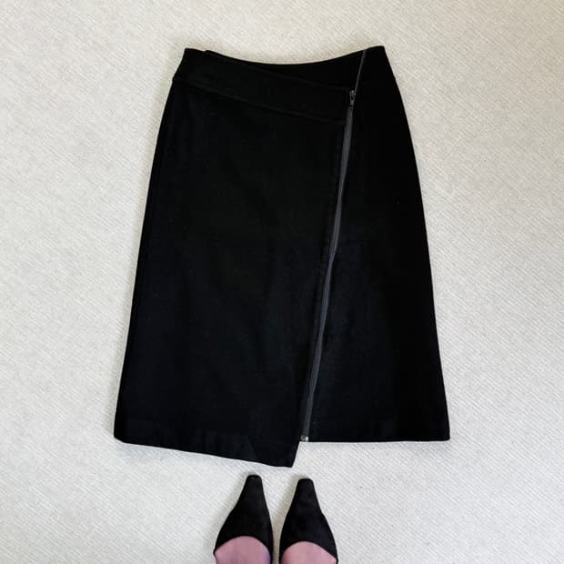 Atsuro Tayama 사선 지퍼 미디스커트